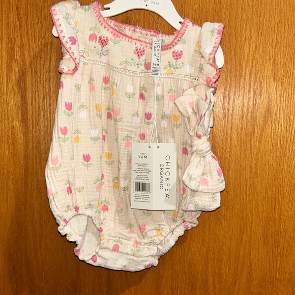 chick pea Other - Chickpea Organic Baby Romper with Floral Print and headband